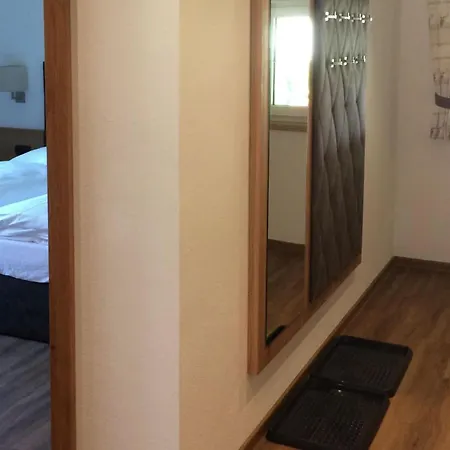 Flat Near Four Lifts In מאיירהופן