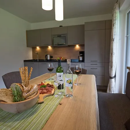 Apartment Flat Near Four Lifts In