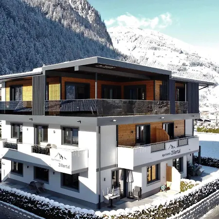Flat Near Four Lifts In Apartman *