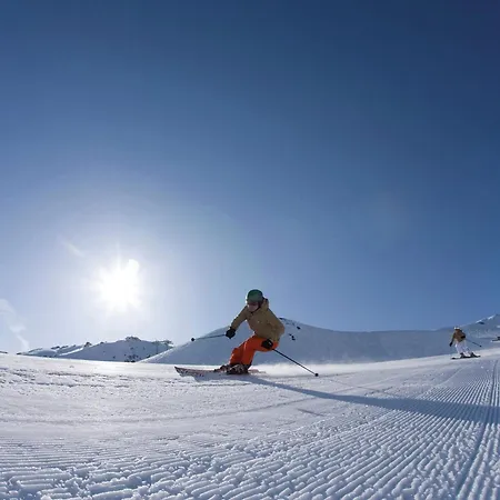 Flat Near Four Lifts In Apartman